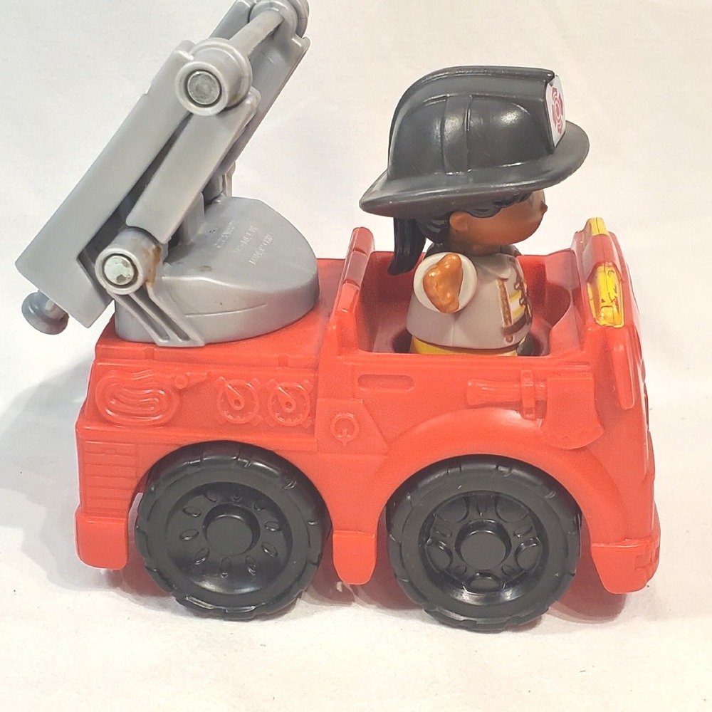 Fisher-Price Little People To The Rescue Fire Truck & Figure Set GGT34 Red